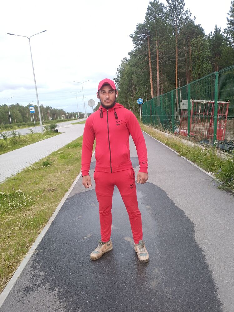  52748842  Ivan, 26 ,    