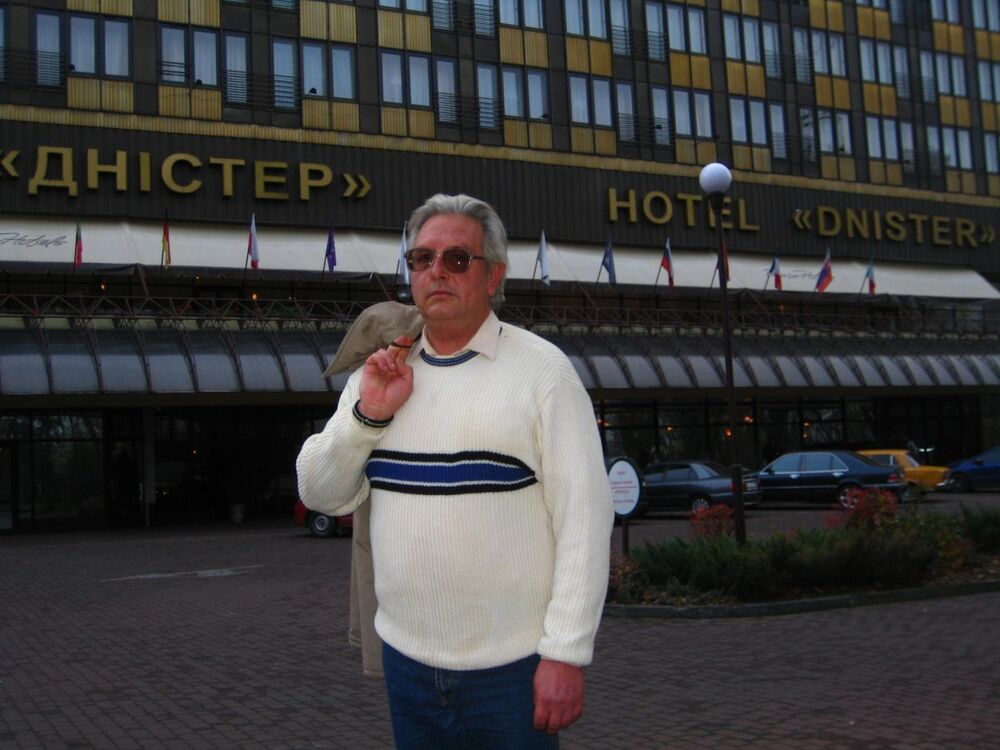  23018252  Dmitri, 62 ,    