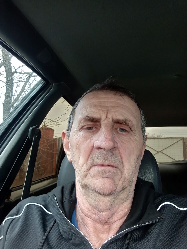 44809202  Mikhail, 60 ,    