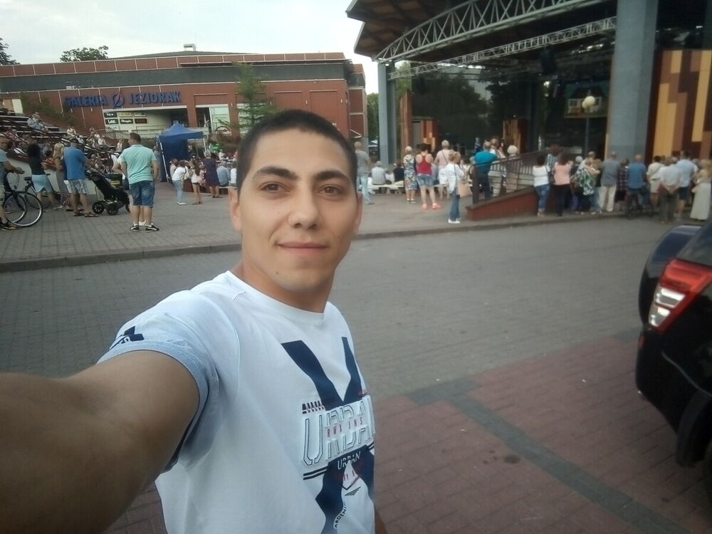  21303942  Ahtem, 32 ,    