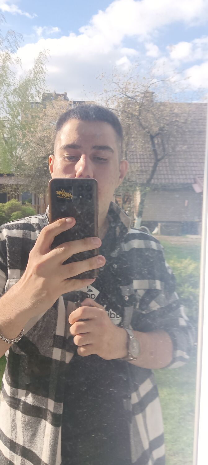  47977732  Daniil, 21 ,     