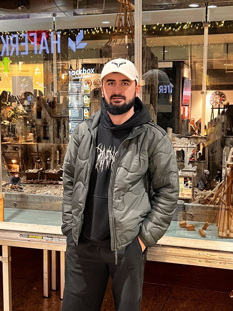  48111372  Alan, 33 ,    Nuernberg