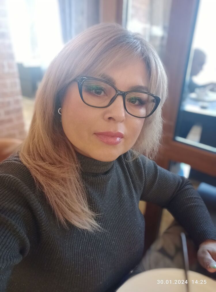  ,   Yanina, 50 ,   c 