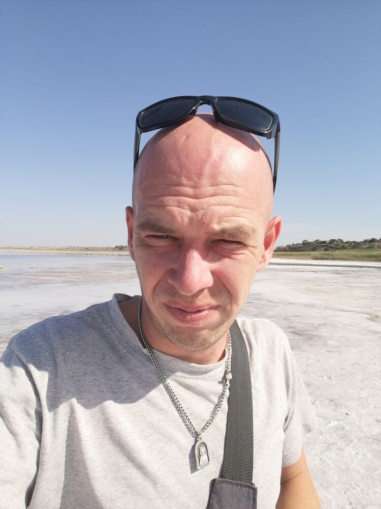  52587402  Salitov, 33 ,    