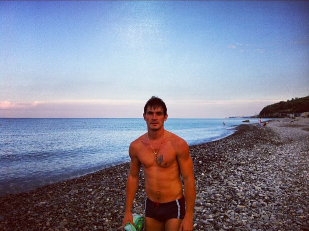  28075942  Sergei, 43 ,    