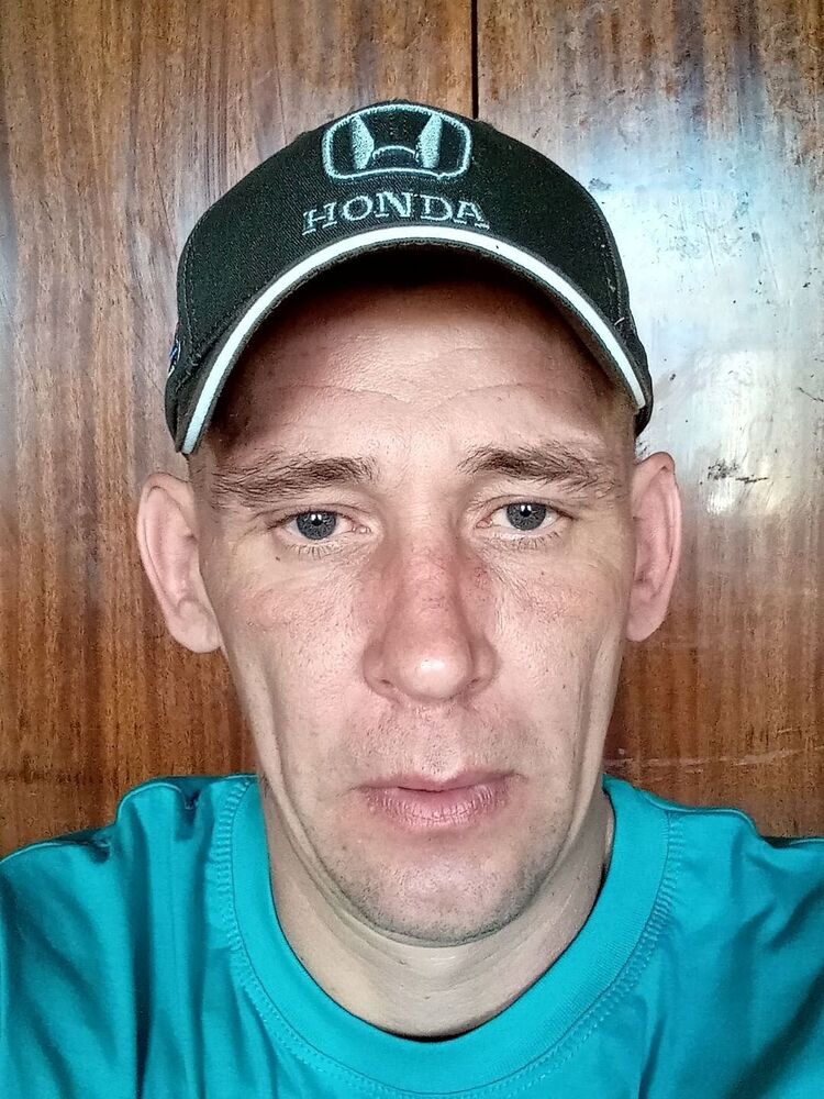  36849792  Yura, 42 ,     