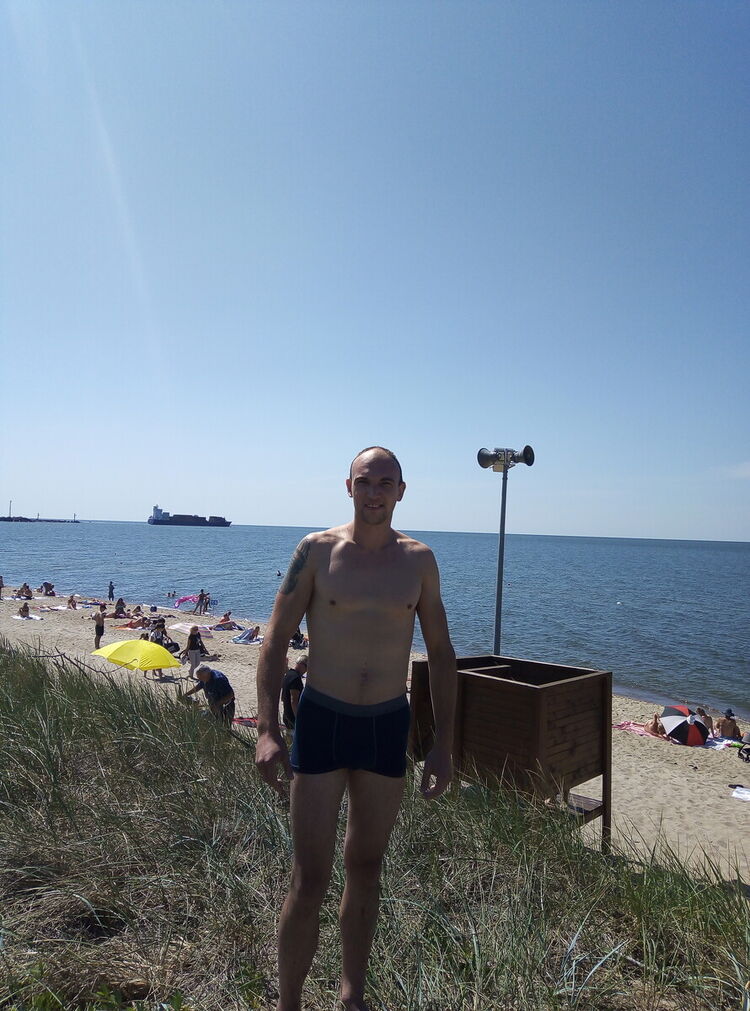  ,   Maximas, 37 ,     , c 