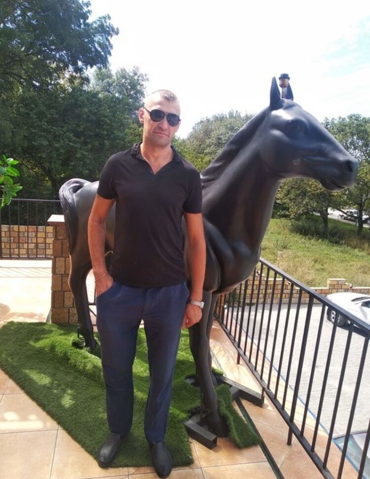  42310452  Rostislav, 37 ,    