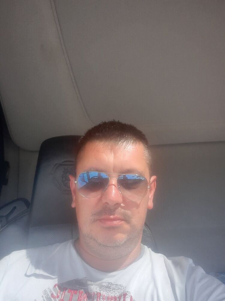  34630472  Ivan, 43 ,    