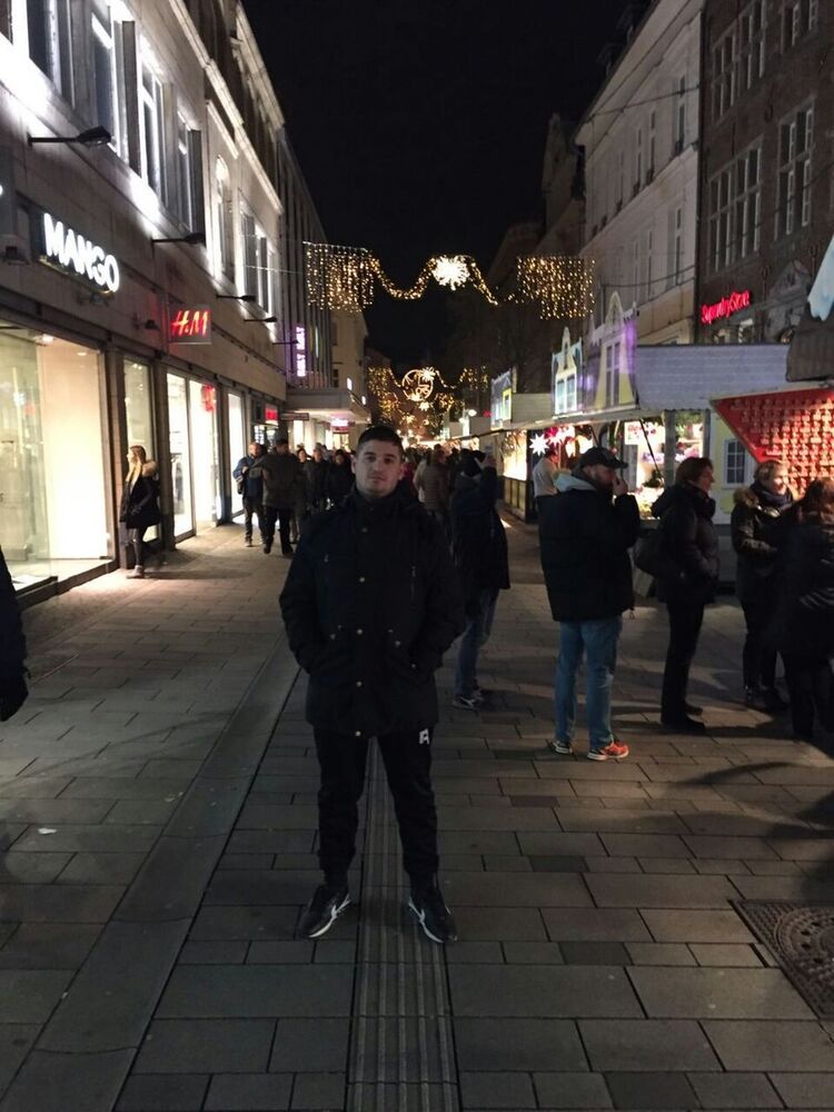  ,   Nik, 36 ,   