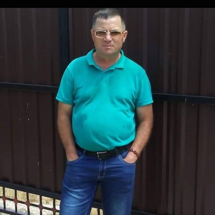  38913022  Constantin, 49 ,    