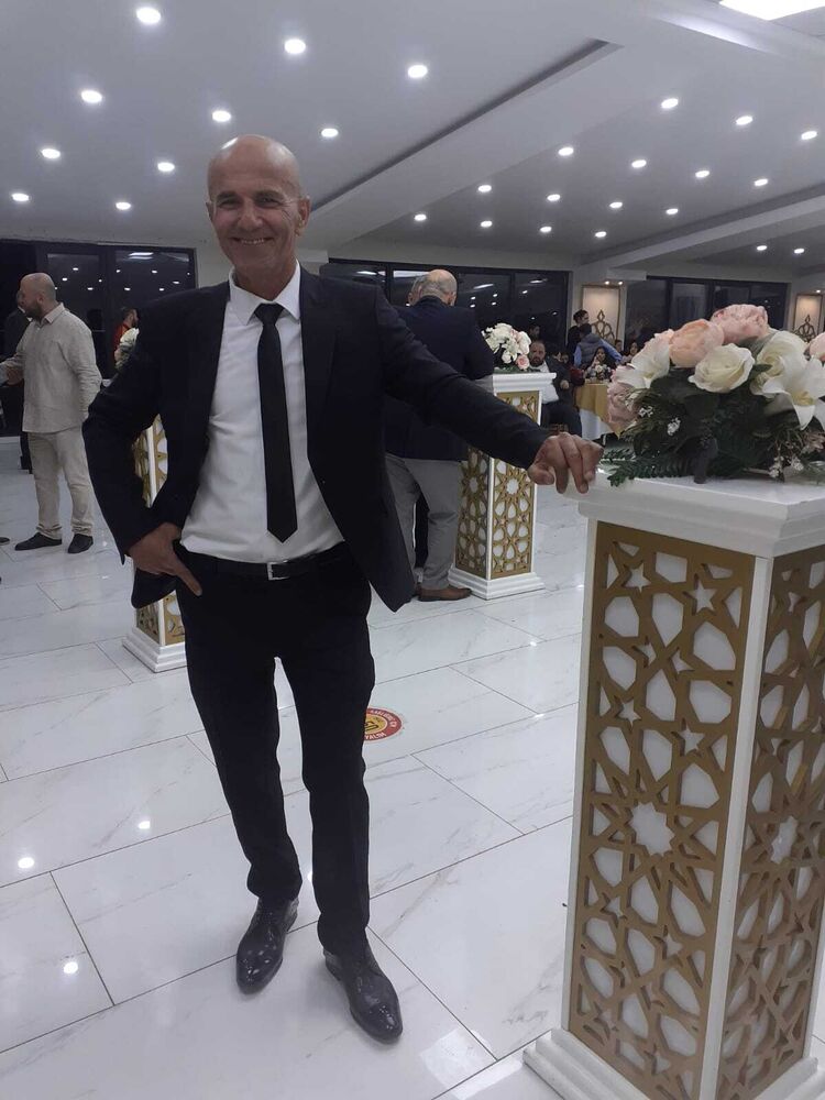  53749542  Cemil, 55 ,    