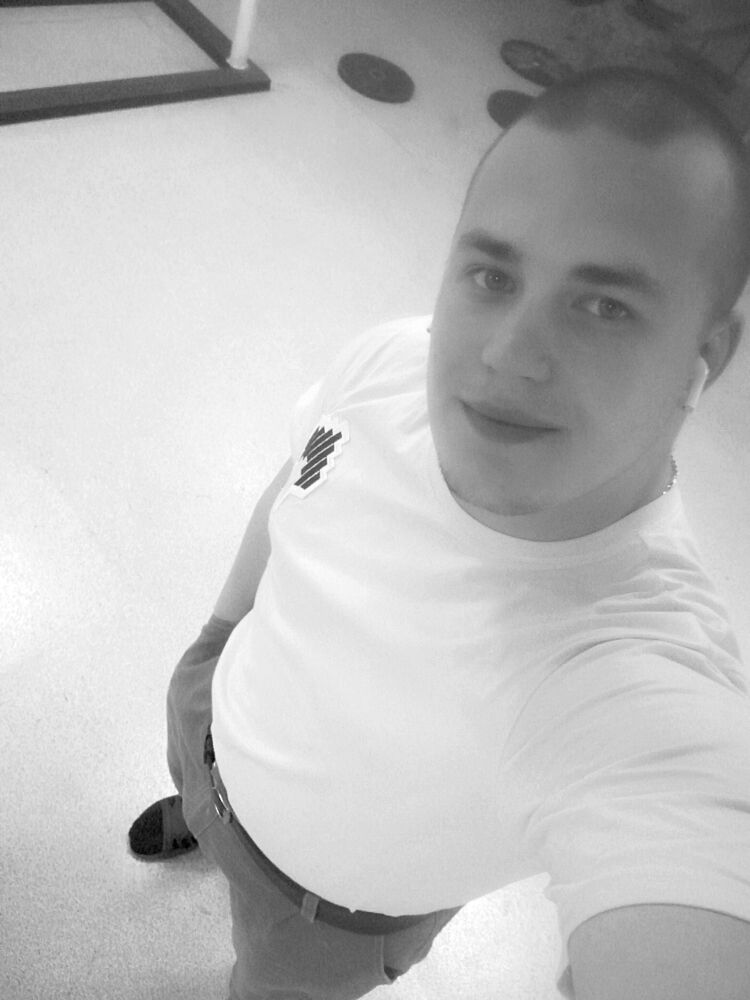  30537832  Anton, 28 ,    