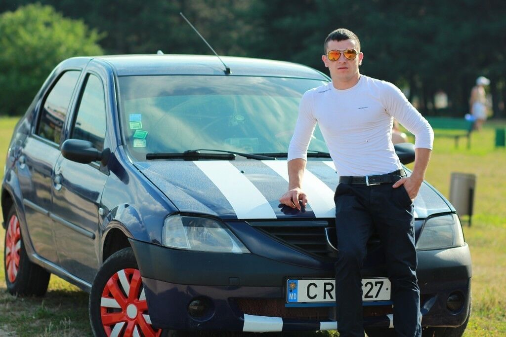  ,   Nik, 31 ,   
