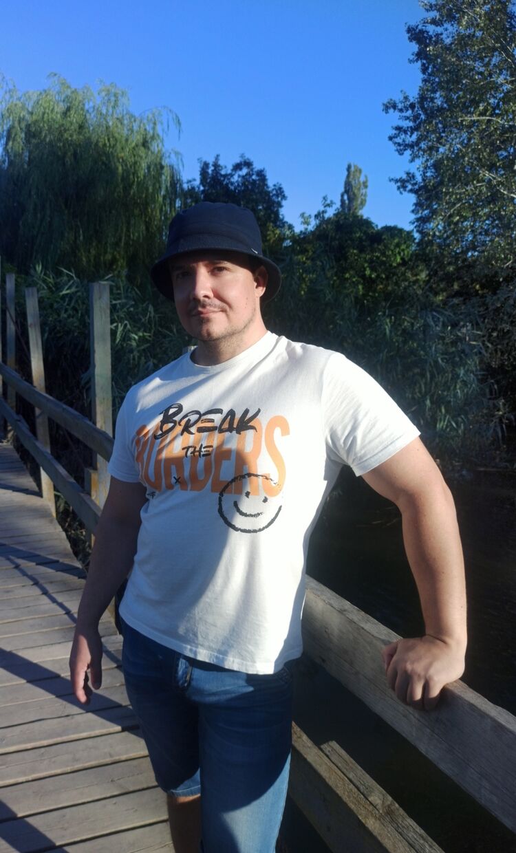  53513112  Maksim, 40 ,    --