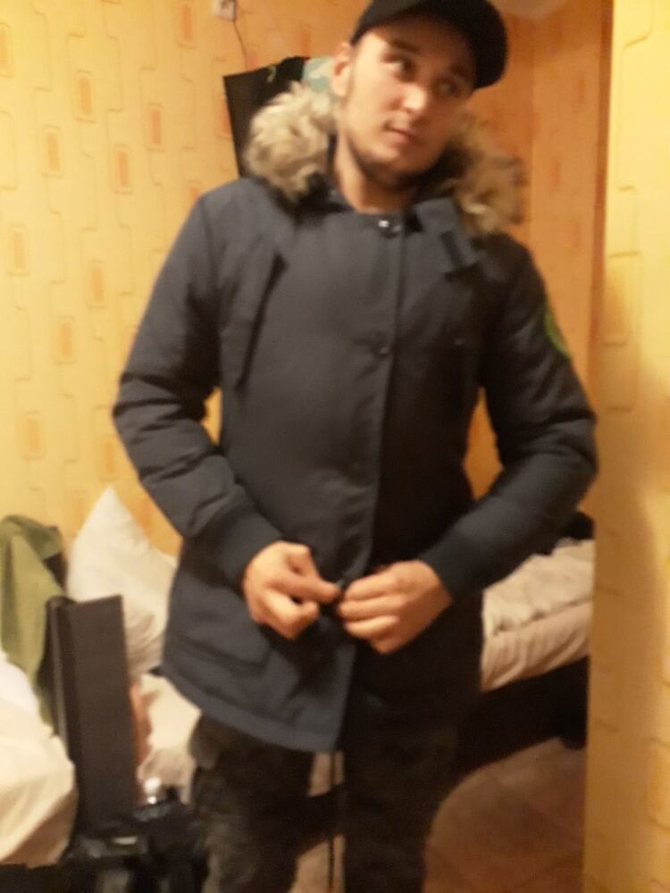  17964812  Aleksander, 28 ,    