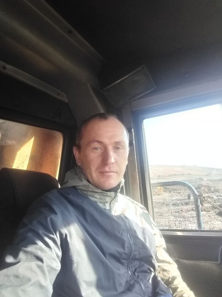  19743462  Alex, 41 ,    