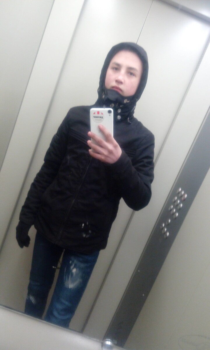  18759452  Bryni, 24 ,    