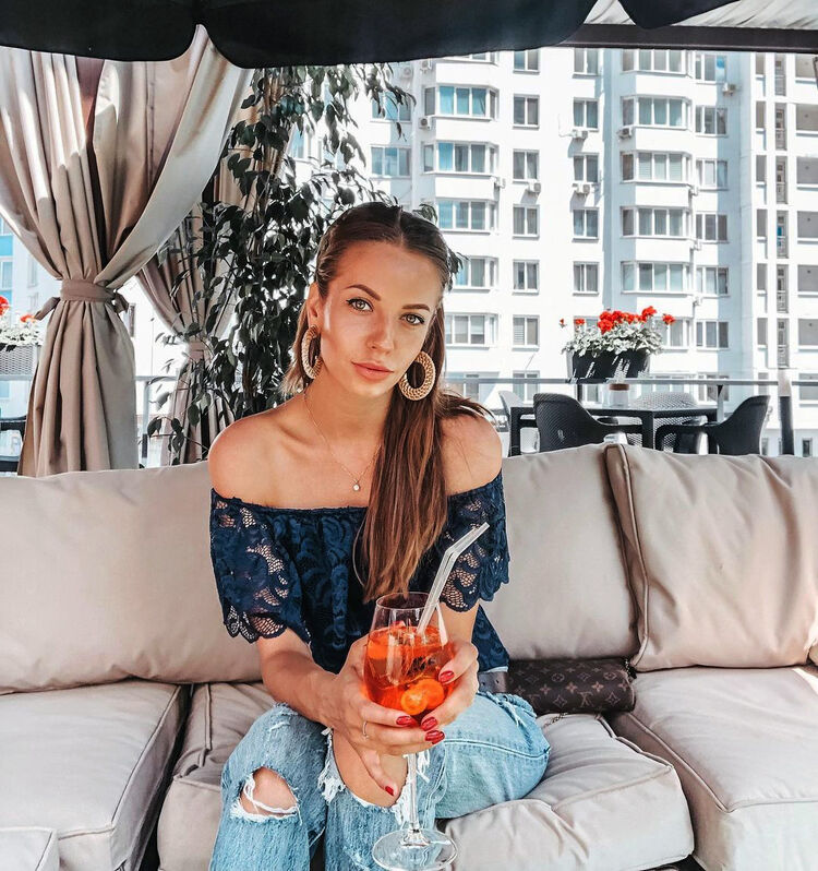  ,   Milana, 26 ,   ,   