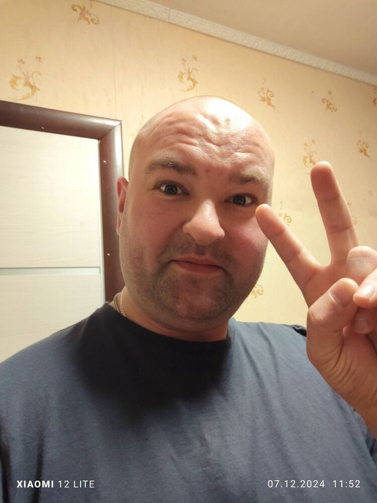  54654432  Mikhail, 40 ,    