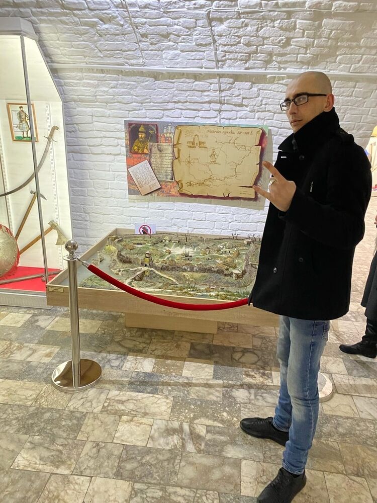  53693592  , 40 ,    --