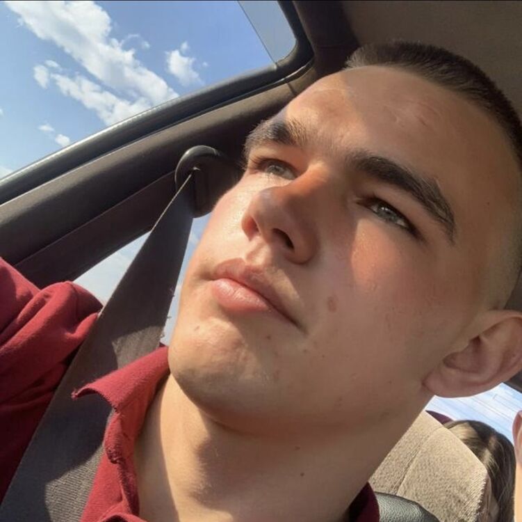  49541272  Ivan, 23 ,    