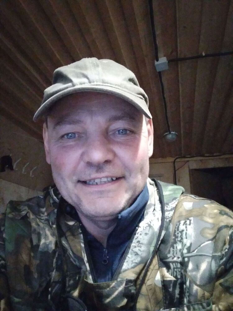  24015102  Viktor, 42 ,    