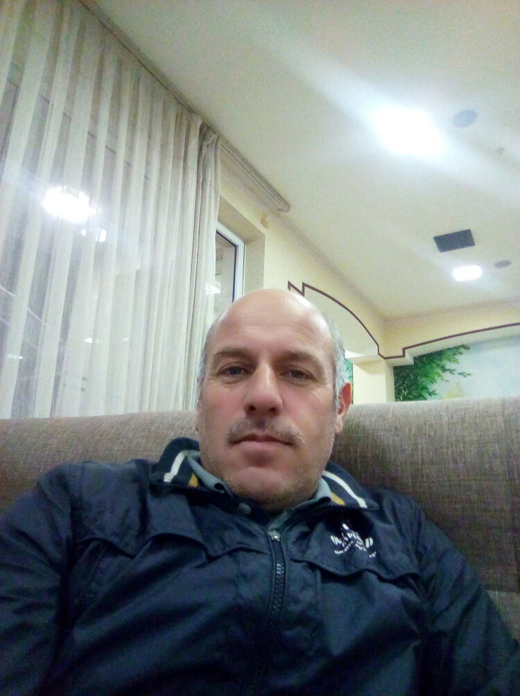  15890672  Tekin, 52 ,    