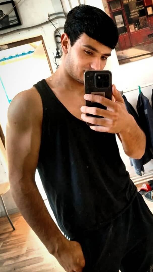  52438722  Mamurbek, 22 ,     