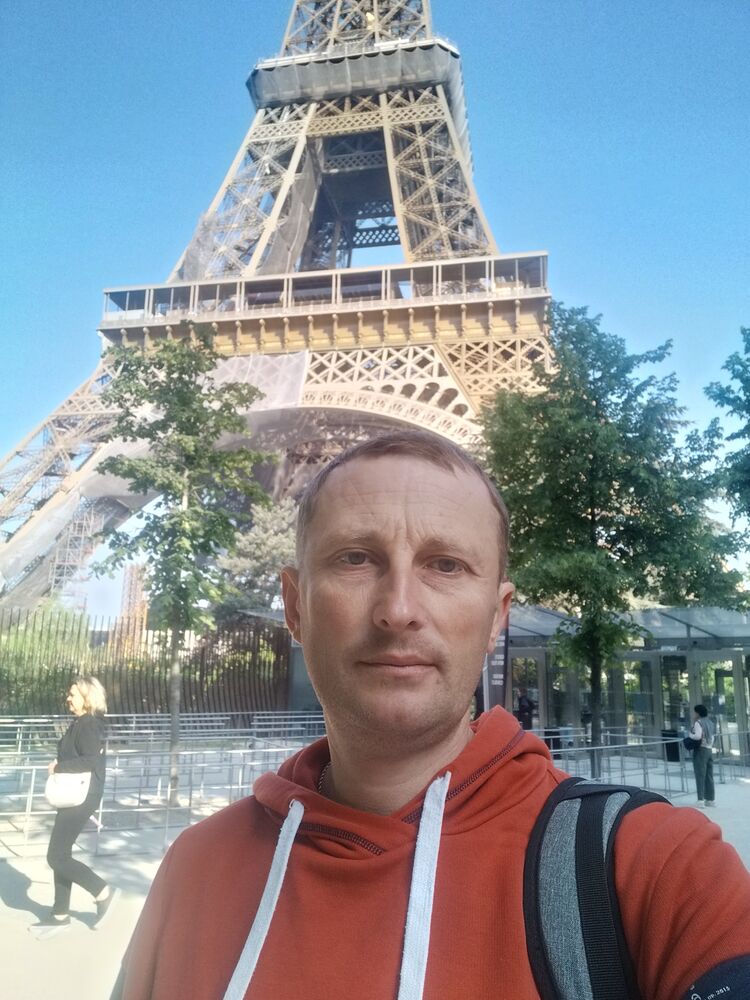  41621742  Valentin, 41 ,    