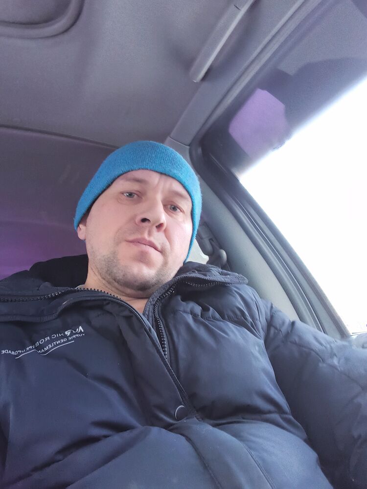 52600462  Vladimir, 46 ,    