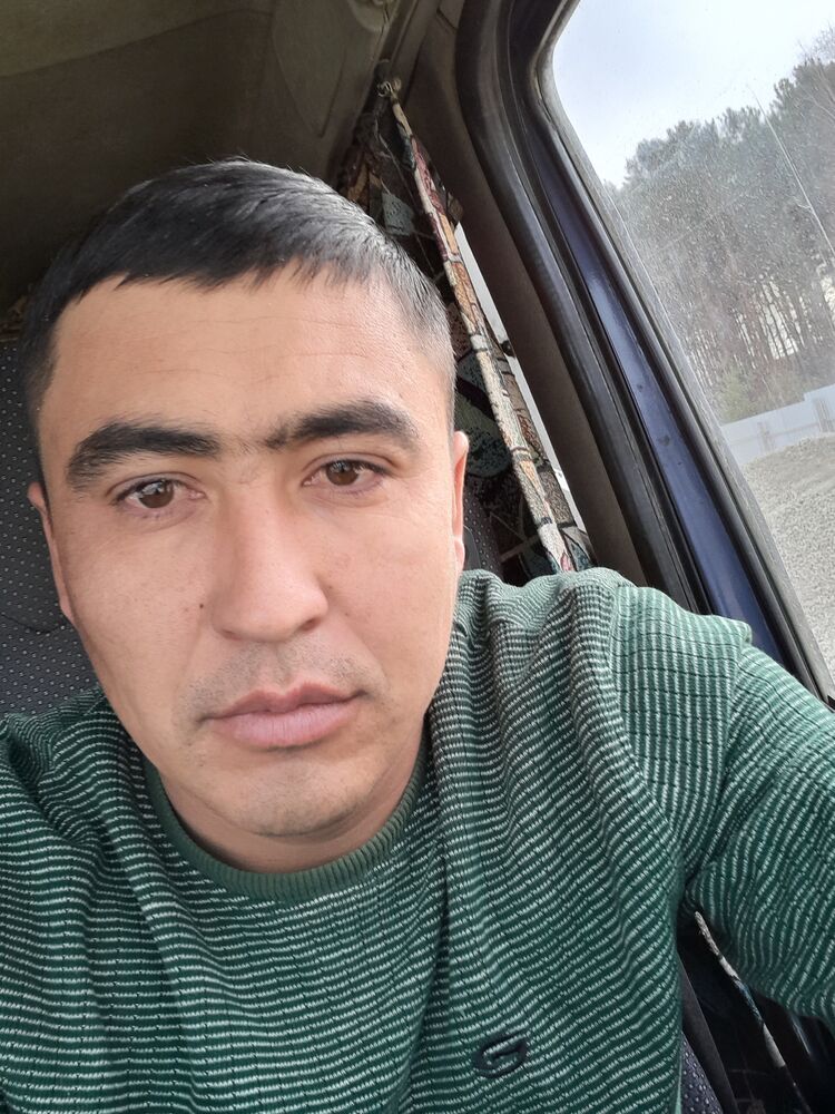  41556632  Yormurodjon, 32 ,    