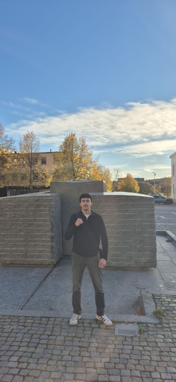  54730632  Yousef, 18 ,    