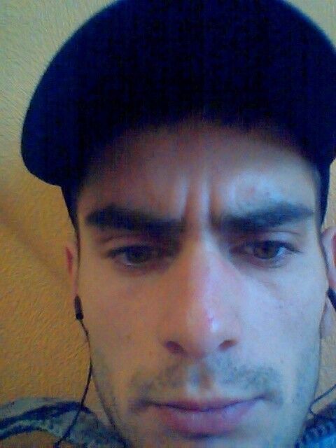  10895702  Artur, 33 ,    