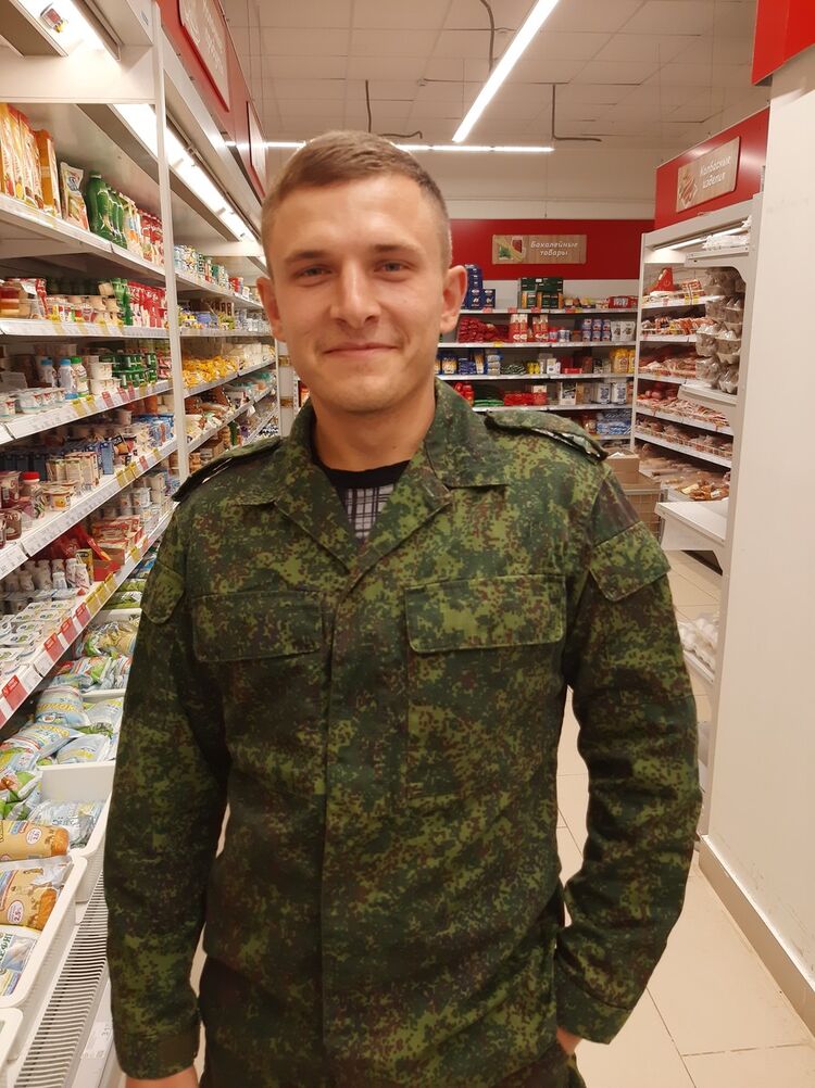  18375822  Alex, 32 ,    