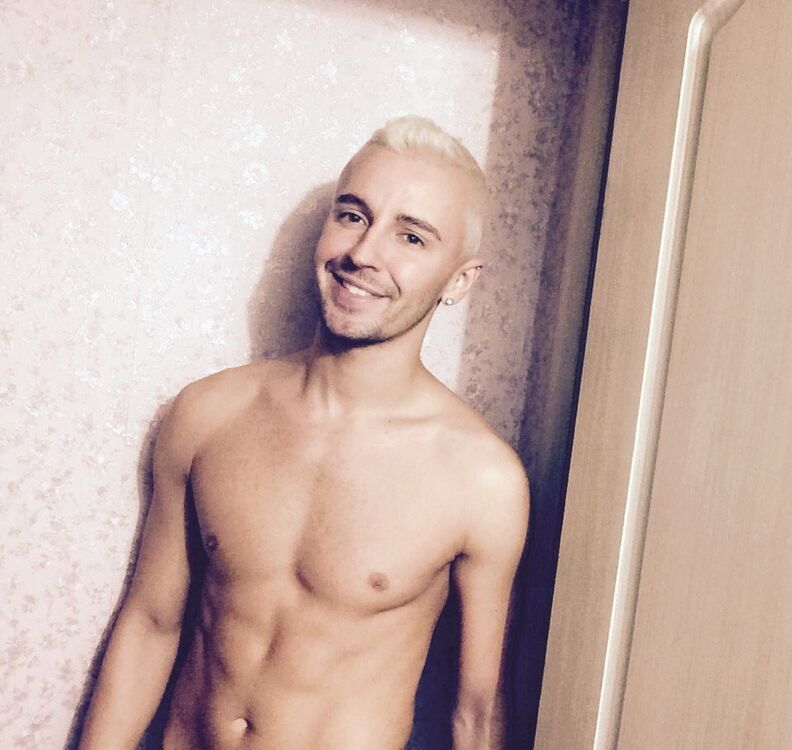  8608172  Max, 42 ,    --