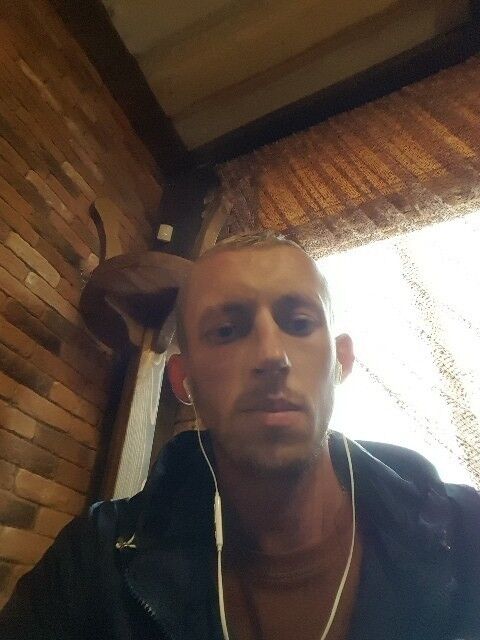  9895142  Aleks, 35 ,    