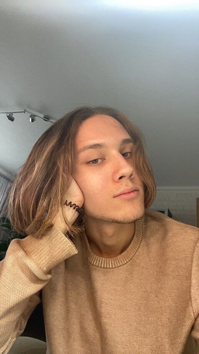  20059552  Nikita, 23 ,    