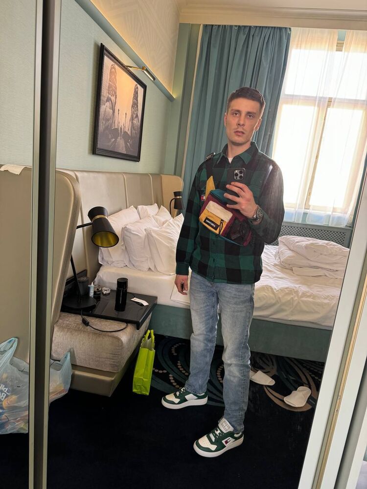 41489722  Stanislav, 25 ,    -