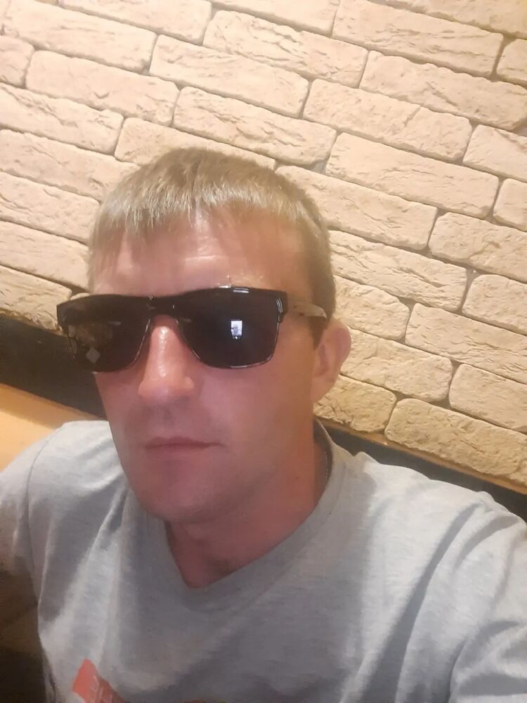  33768192  Pavel, 35 ,    