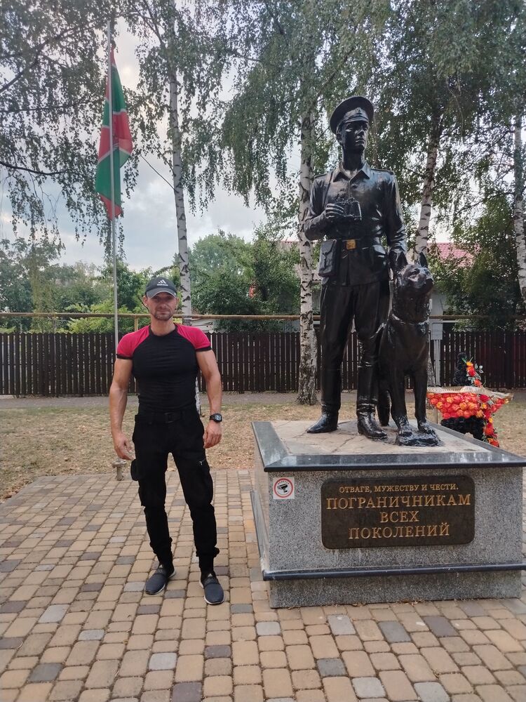  54283682  Roman, 46 ,    --