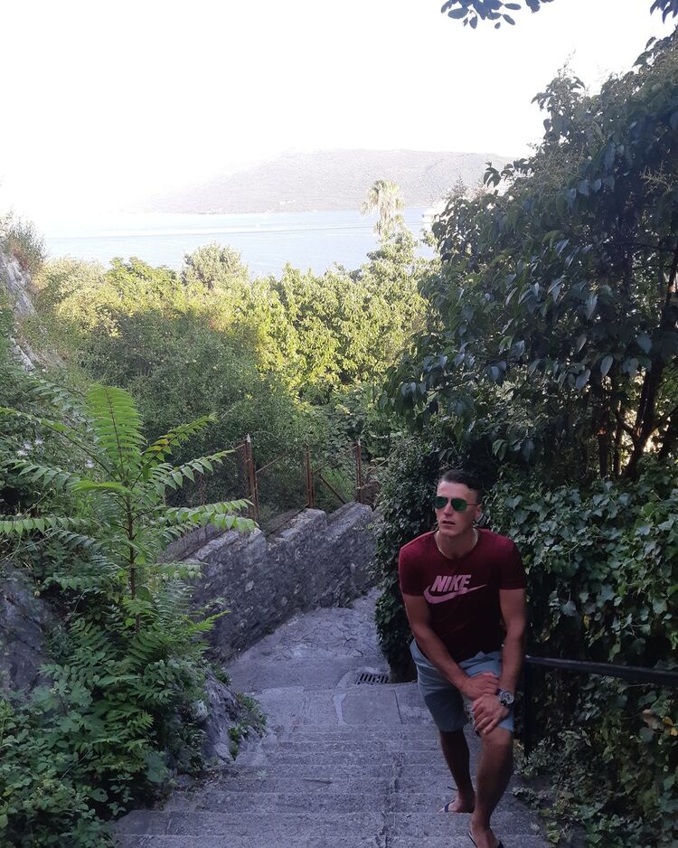   ,   Milos, 32 ,   ,   , c 