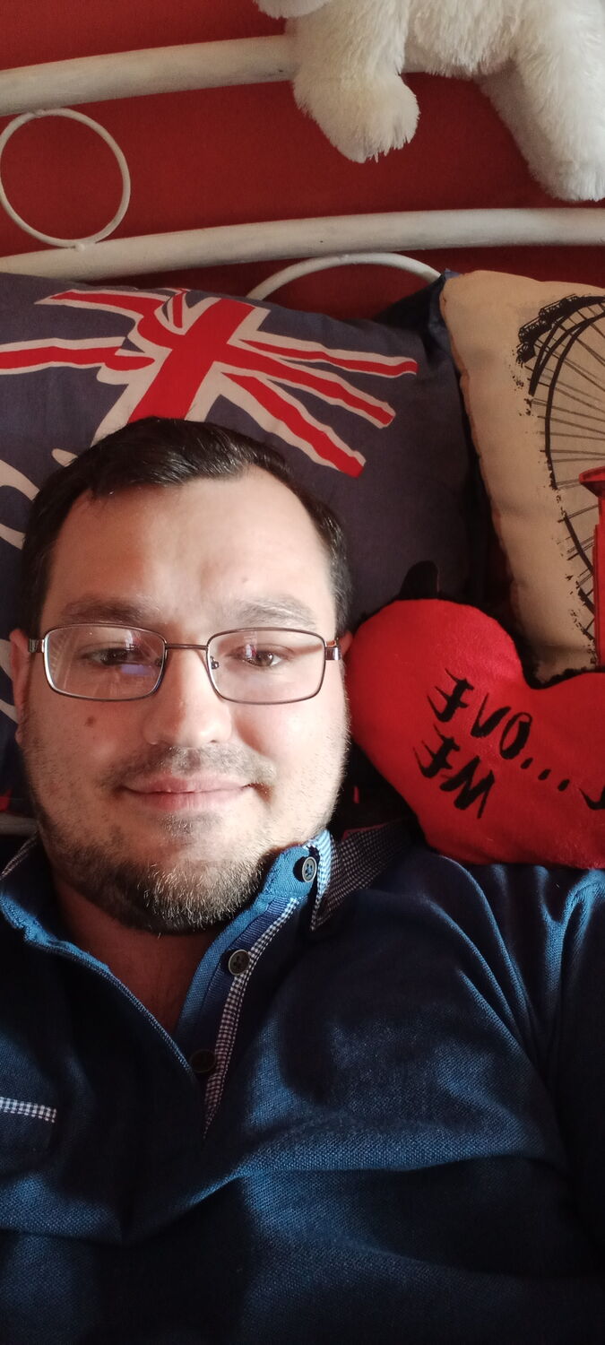  35959652  Denis, 33 ,    