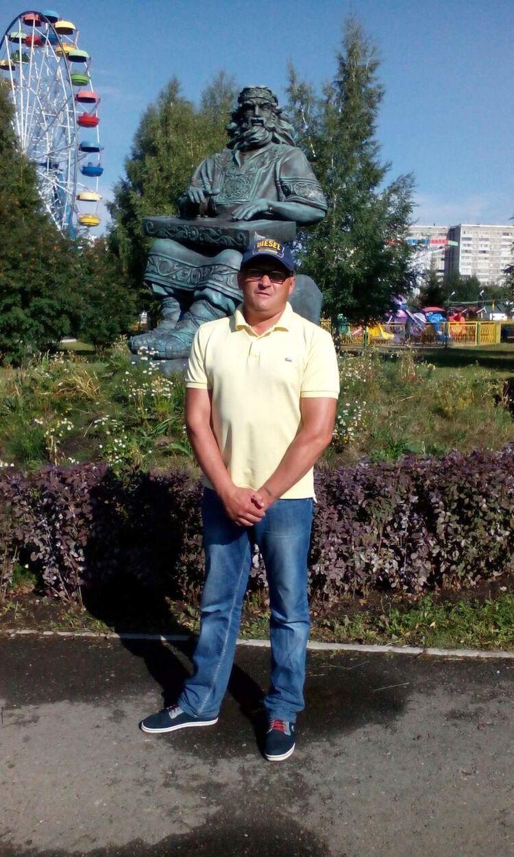  51315562  Sergey, 52 ,    