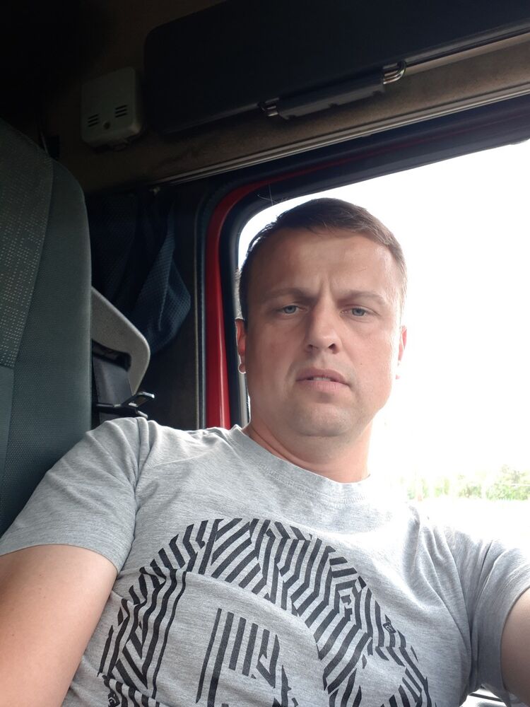  12320892  Slawik, 39 ,    