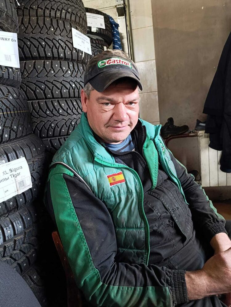  52679932  Roman, 42 ,    