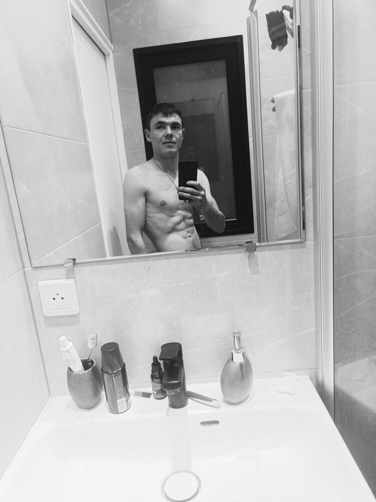  49309182  Cristian, 23 ,    