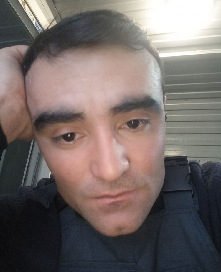  53691112  Maks, 32 ,    