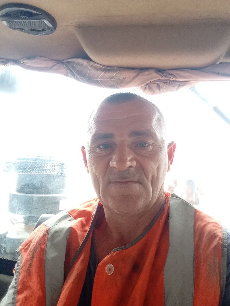  52842612  Vladimir, 51 ,    