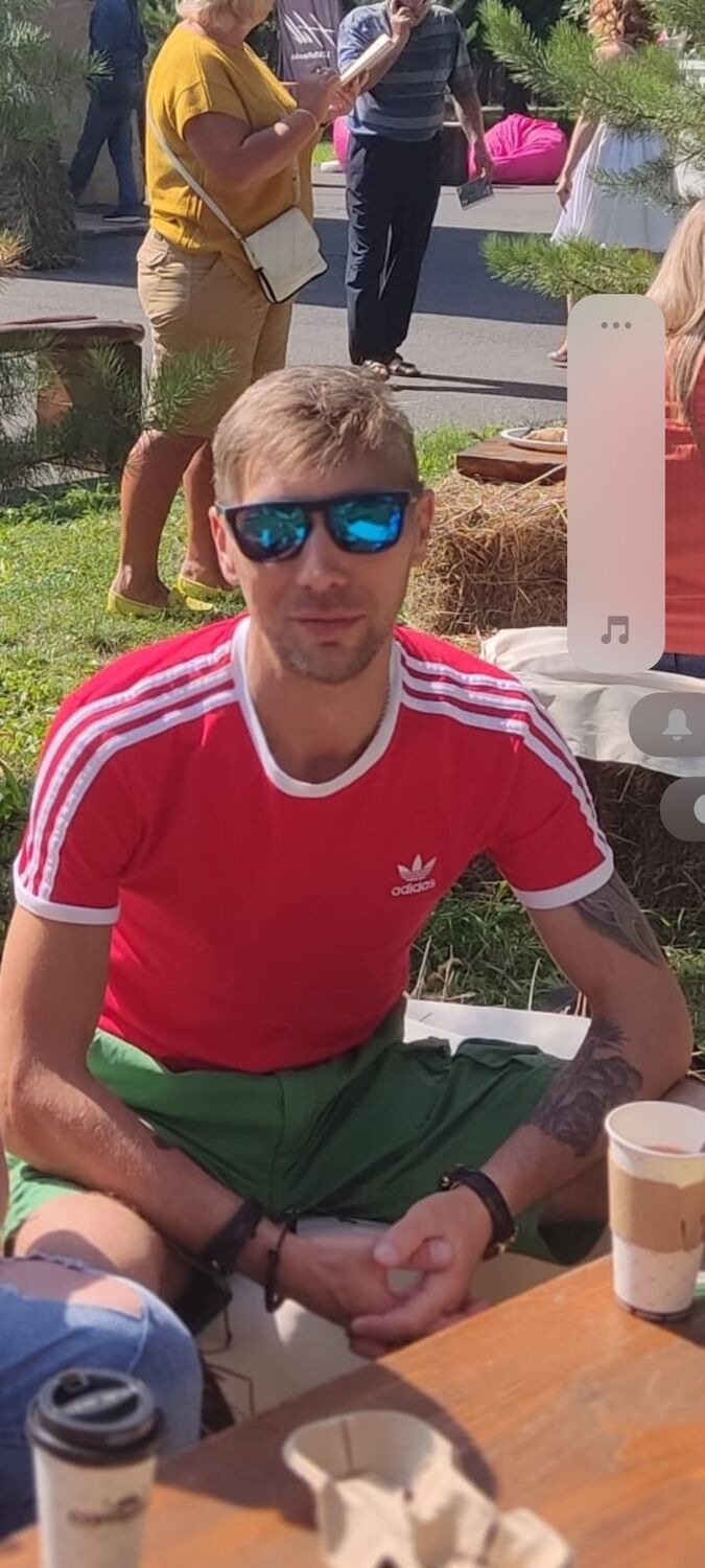 44155852  Denis, 47 ,    